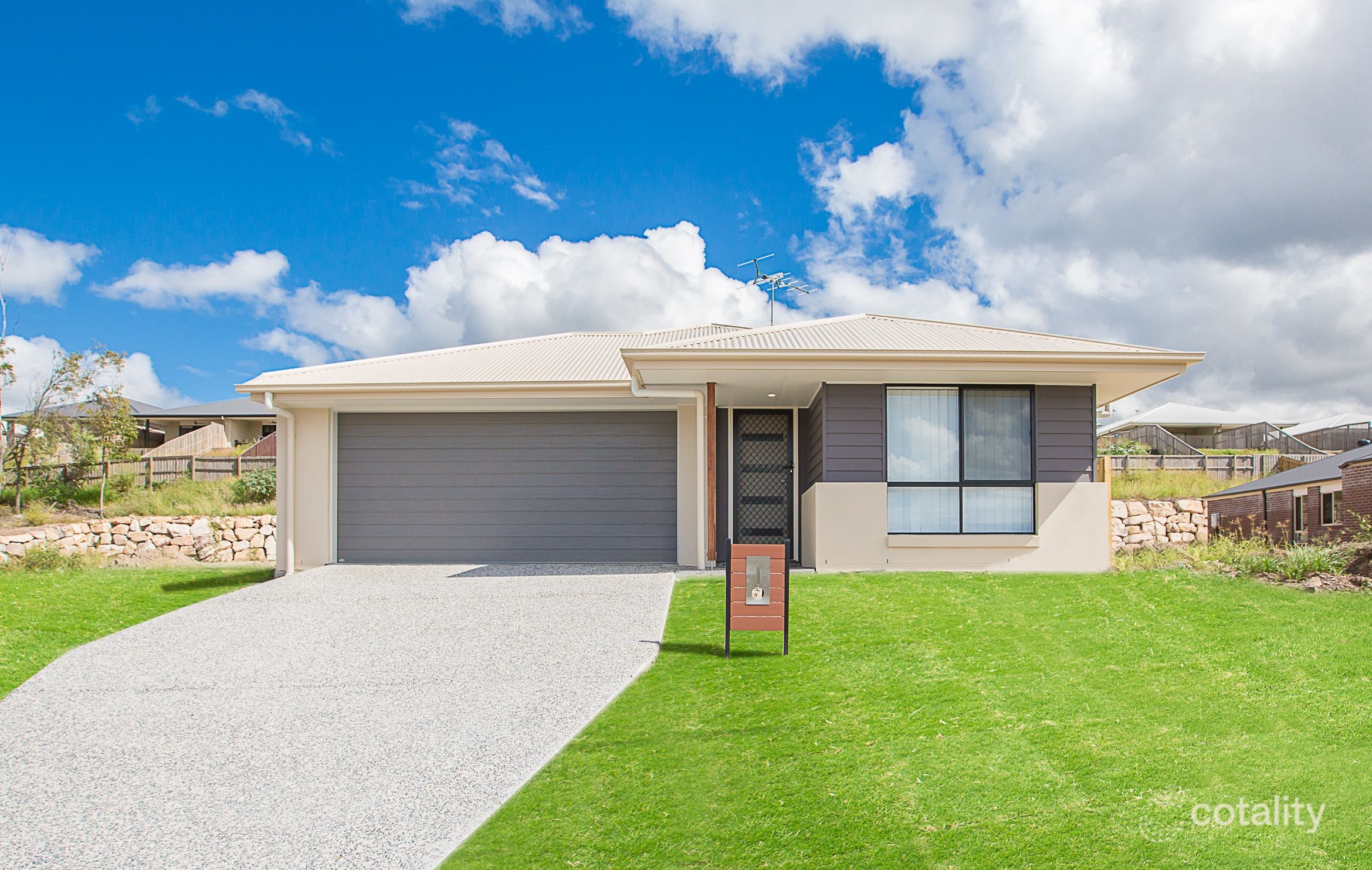 82 Pepper Tree Dr, Holmview, QLD 4207