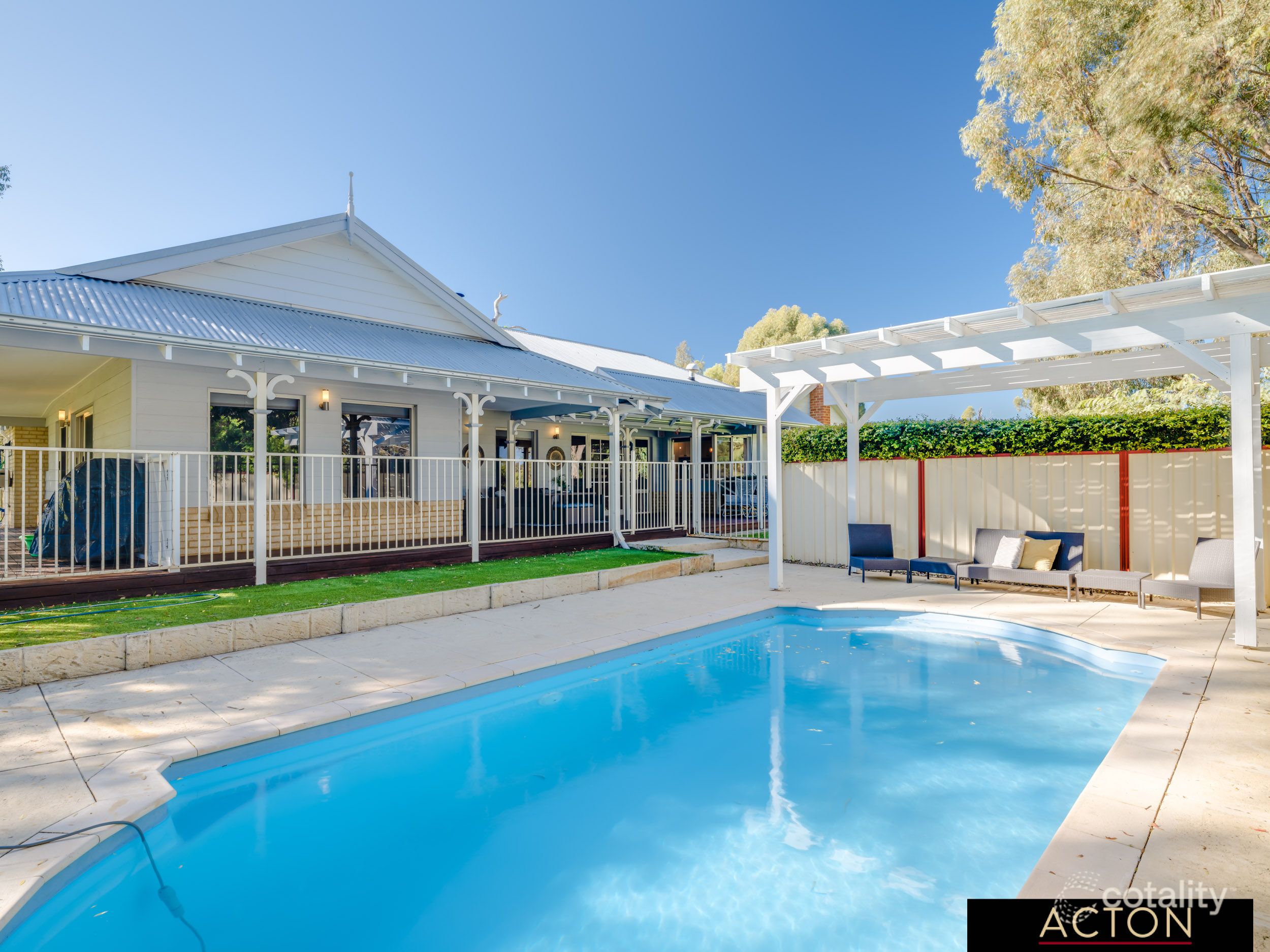 17 Ferntree Pl, Henley Brook, WA 6055