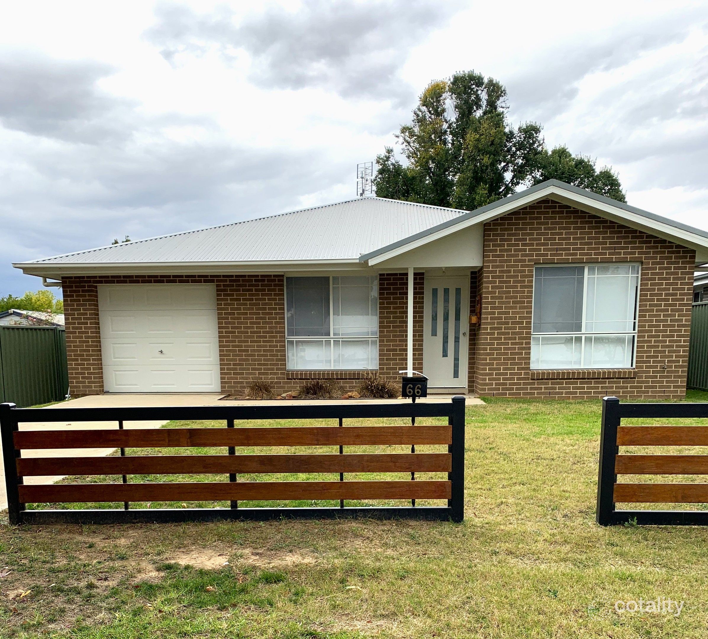 66 South St, Boorowa, NSW 2586