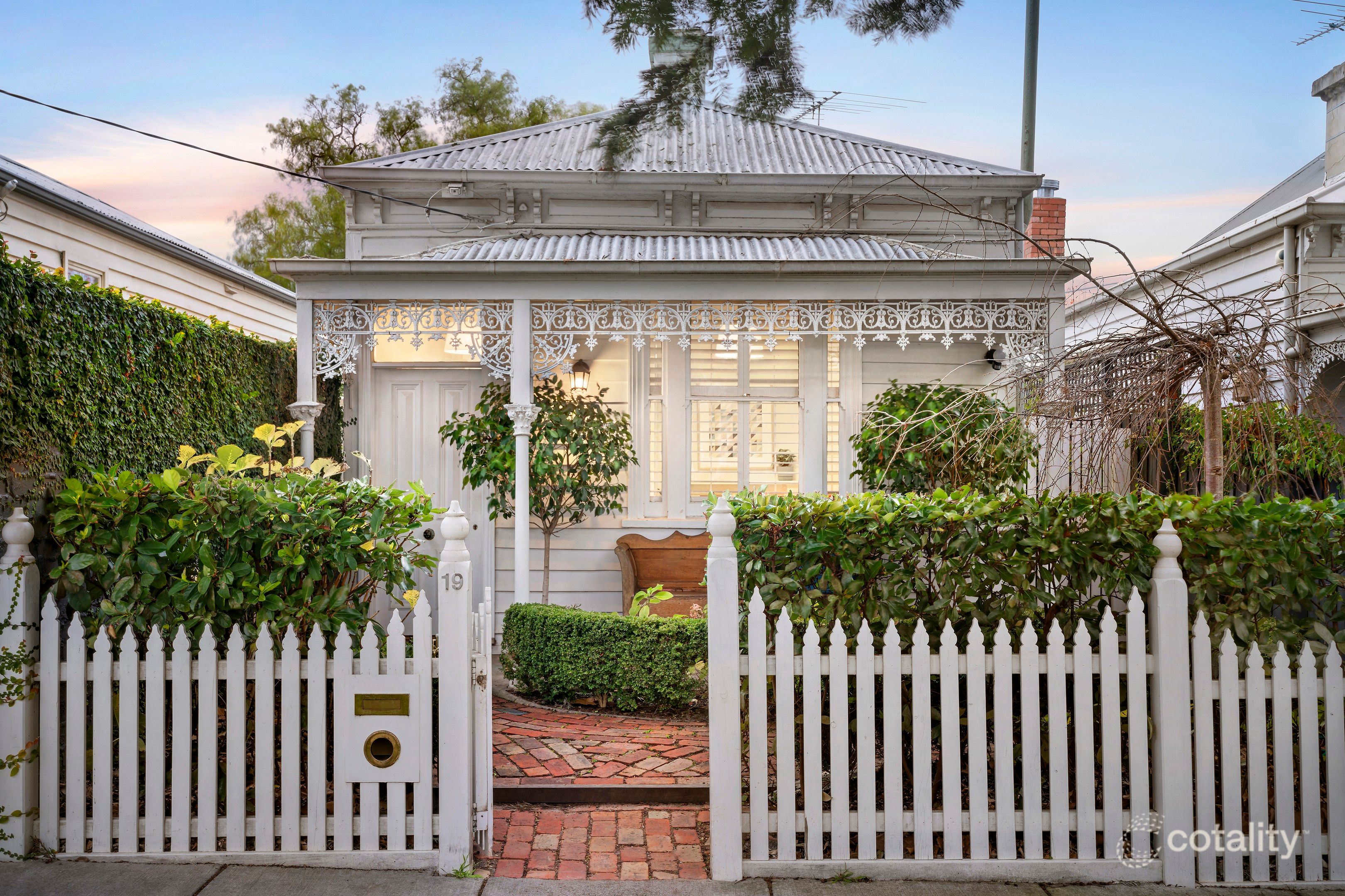 19 Malvern Gr, Caulfield North, VIC 3161