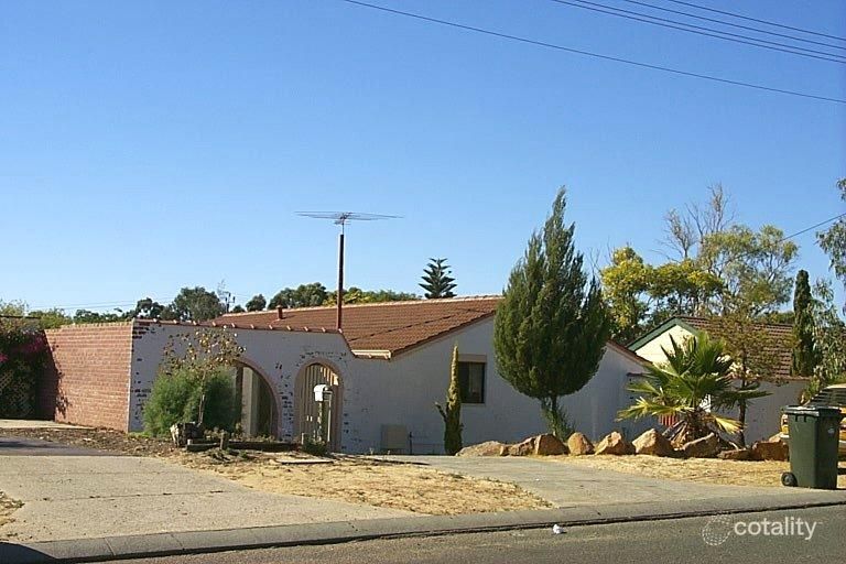 24 Fenellia Cres, Craigie, WA 6025