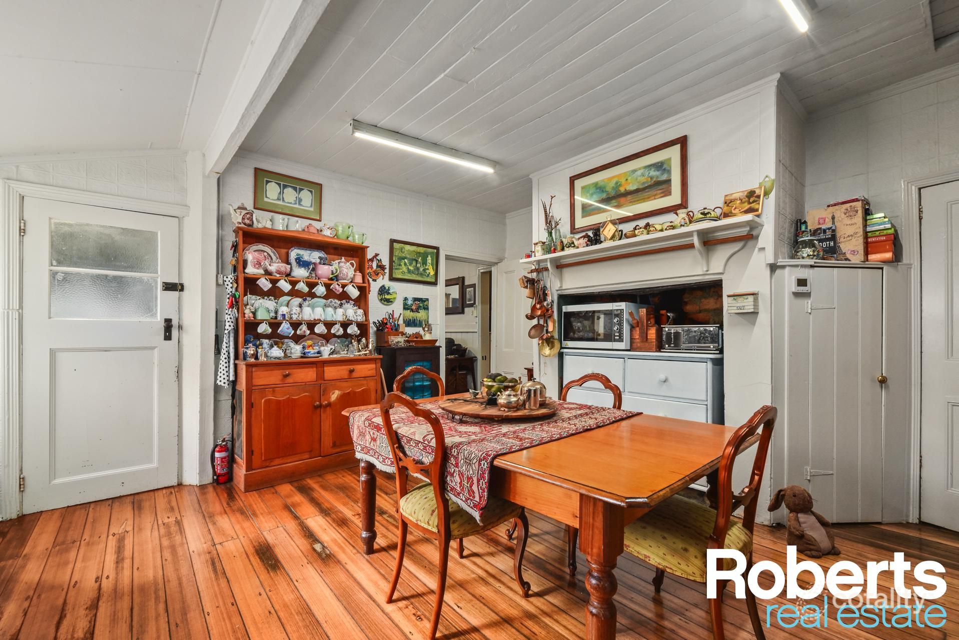 31 Emu Bay Rd, Deloraine, TAS 7304