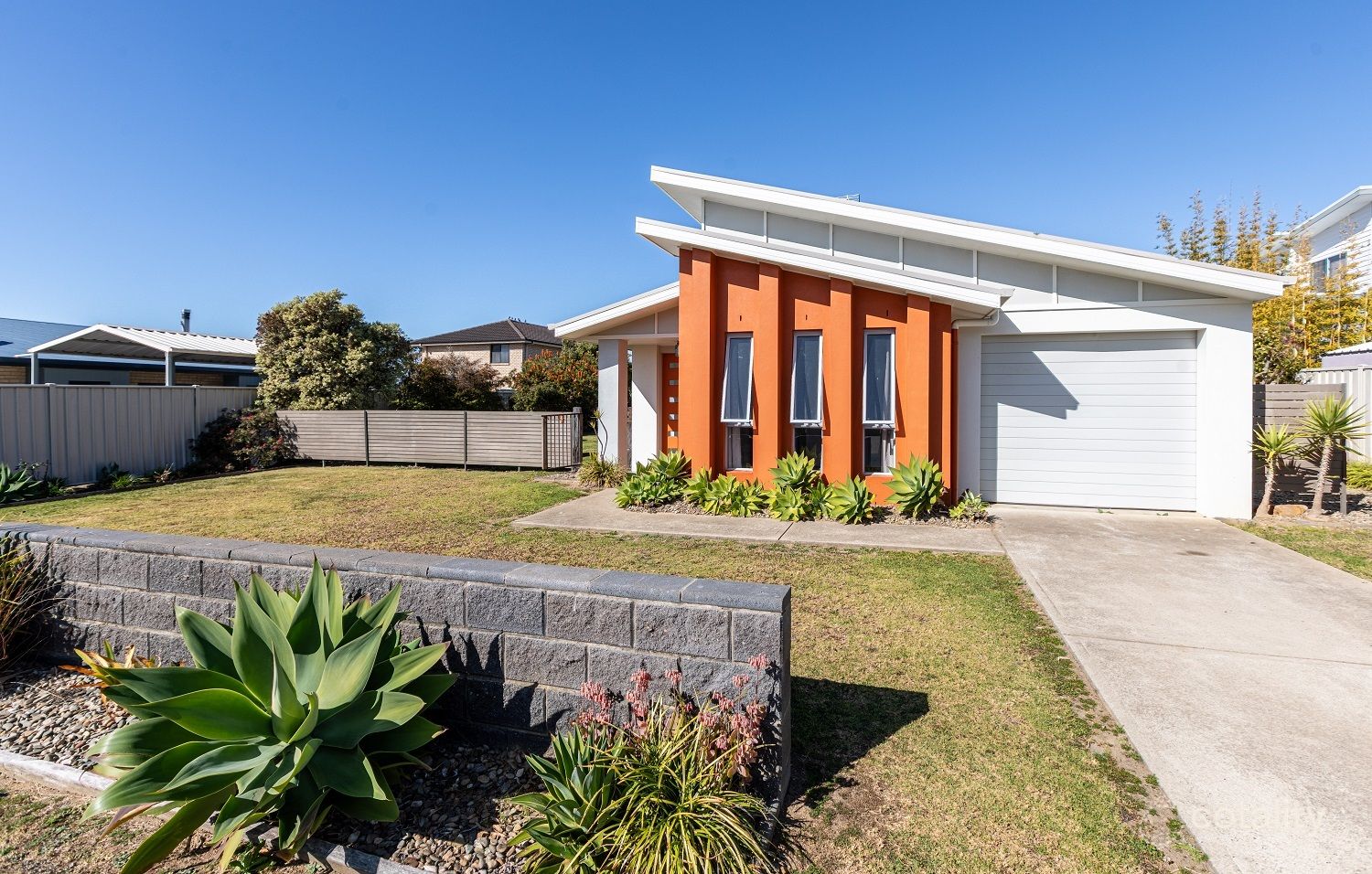 4 Dolphin Cres, Eden, NSW 2551