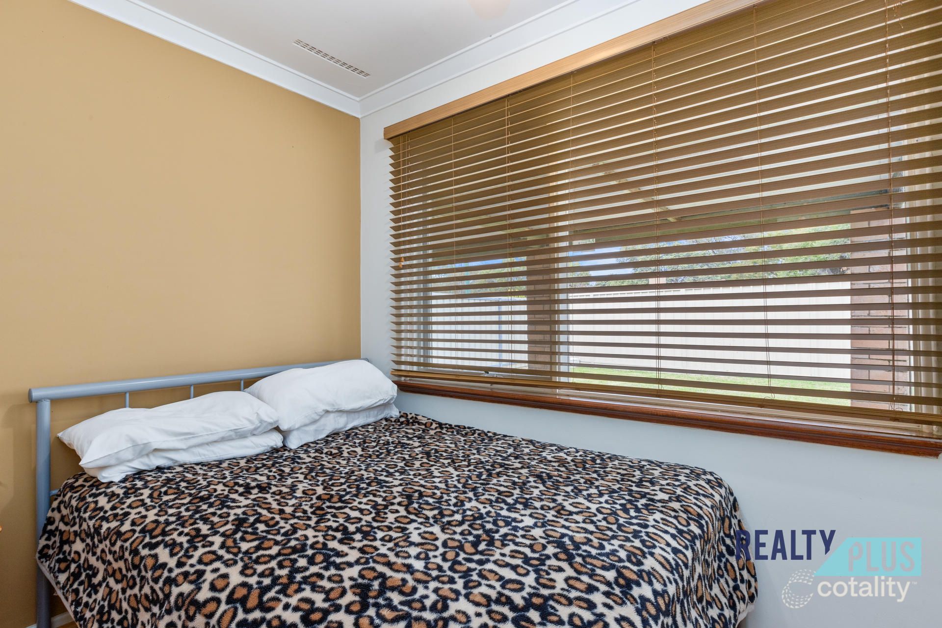 15 Langridge Cres, Orelia, WA 6167