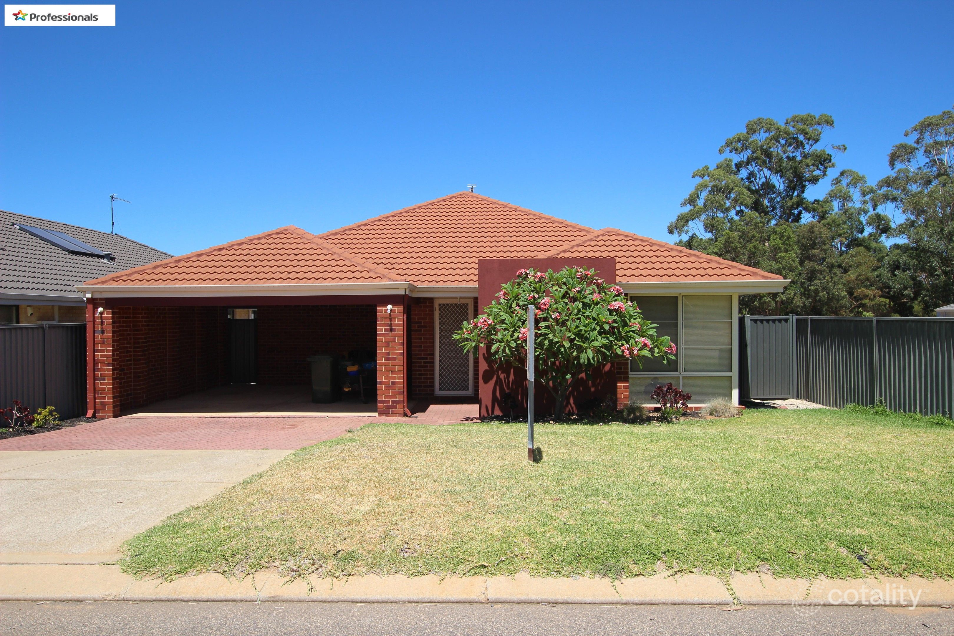 11a Wood Ave, Waroona, WA 6215