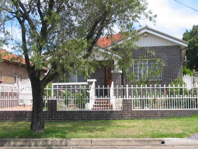 18 Waterside Cres, Earlwood, NSW 2206