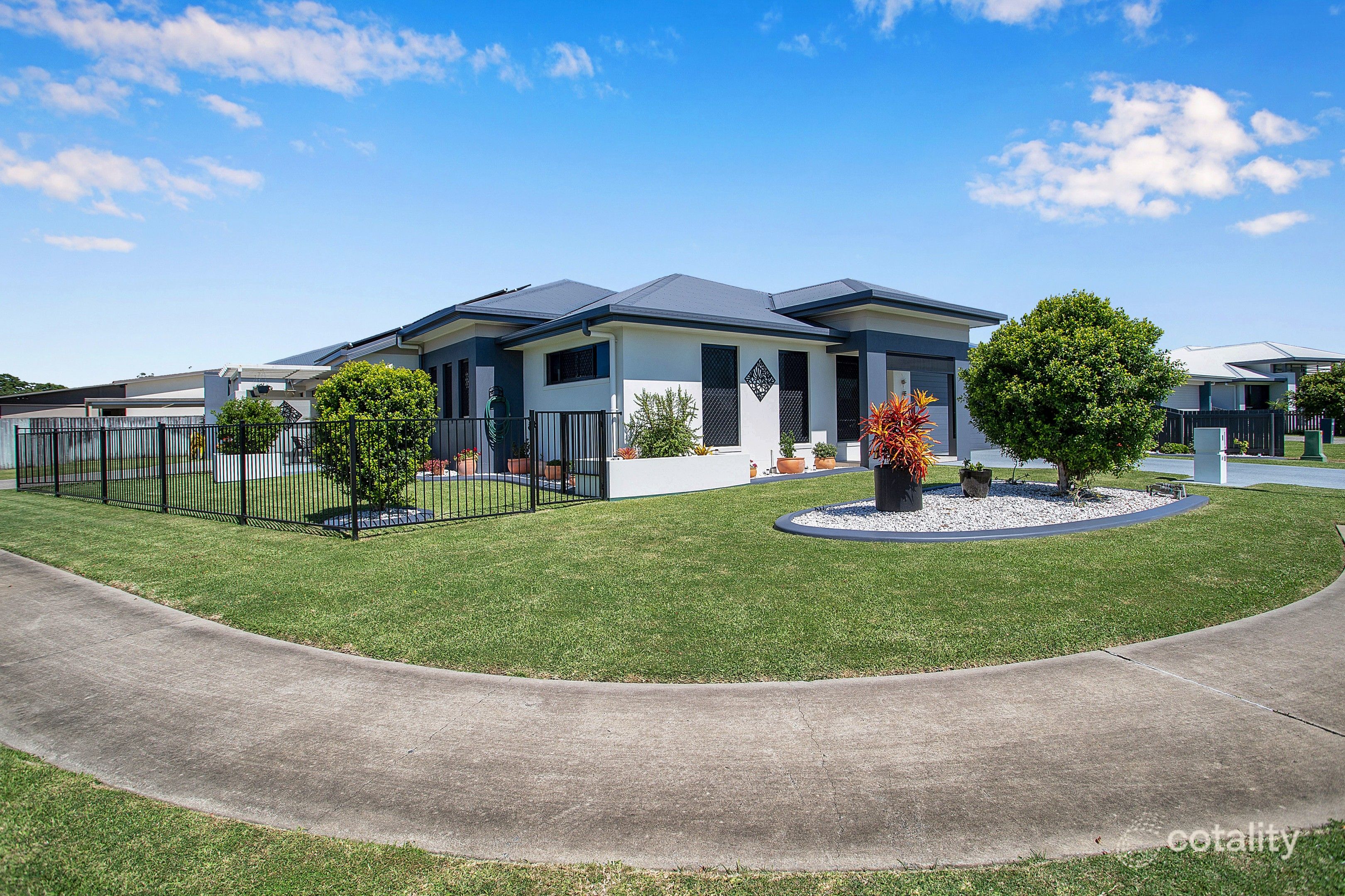 1/1 Bellavista Cct, Beaconsfield, QLD 4740