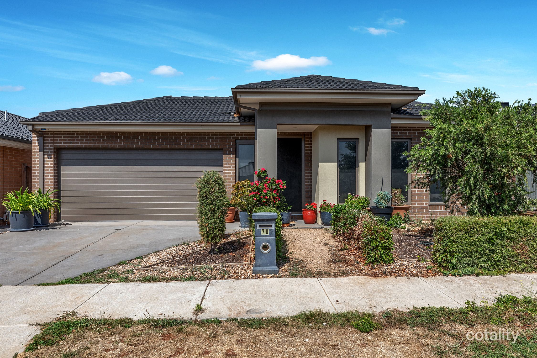 70 Bromley Cct, Thornhill Park, VIC 3335
