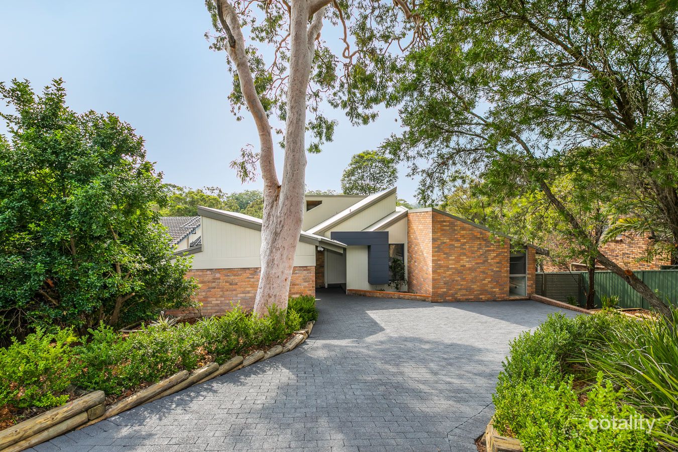 77 Griffin Pde, Illawong, NSW 2234