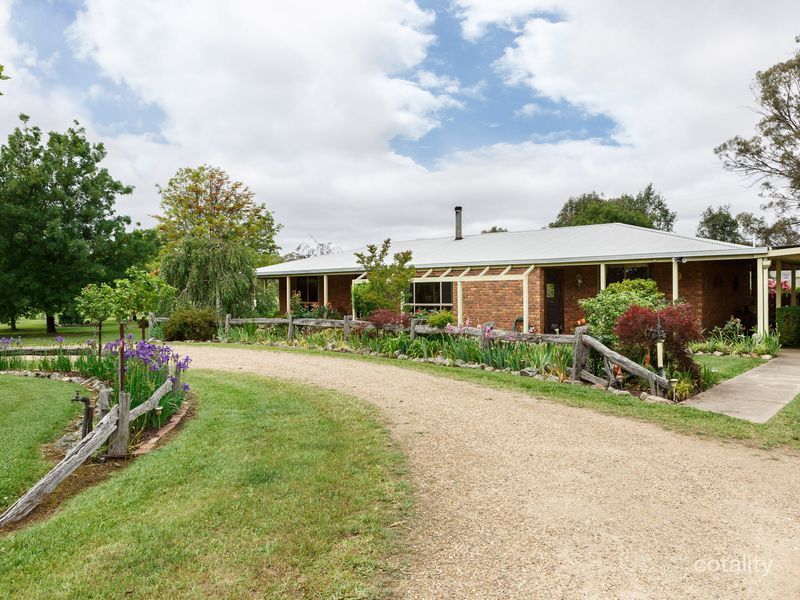 100 Cemetery Rd, Briagolong, VIC 3860