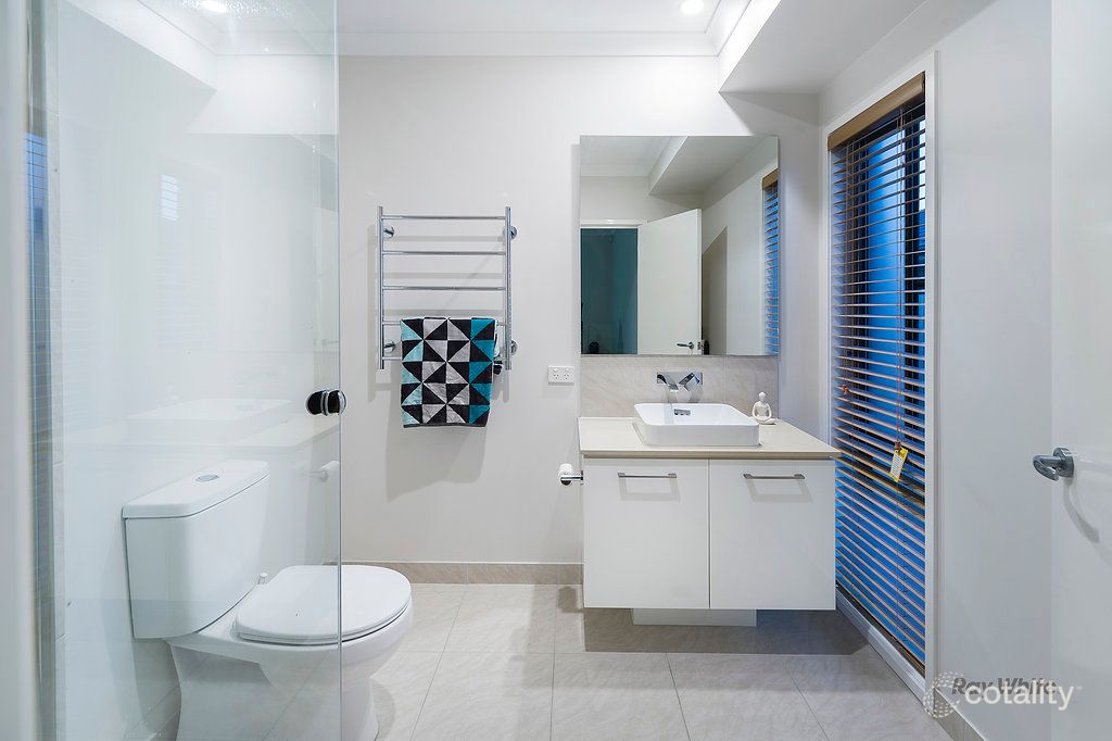 4 Ningaloo Dr, Pimpama, QLD 4209