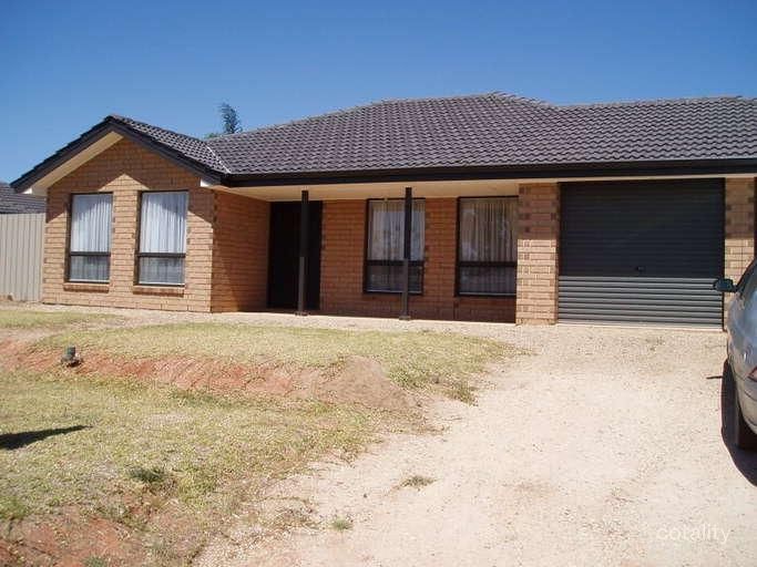 28 Jacaranda Dr, Craigmore, SA 5114