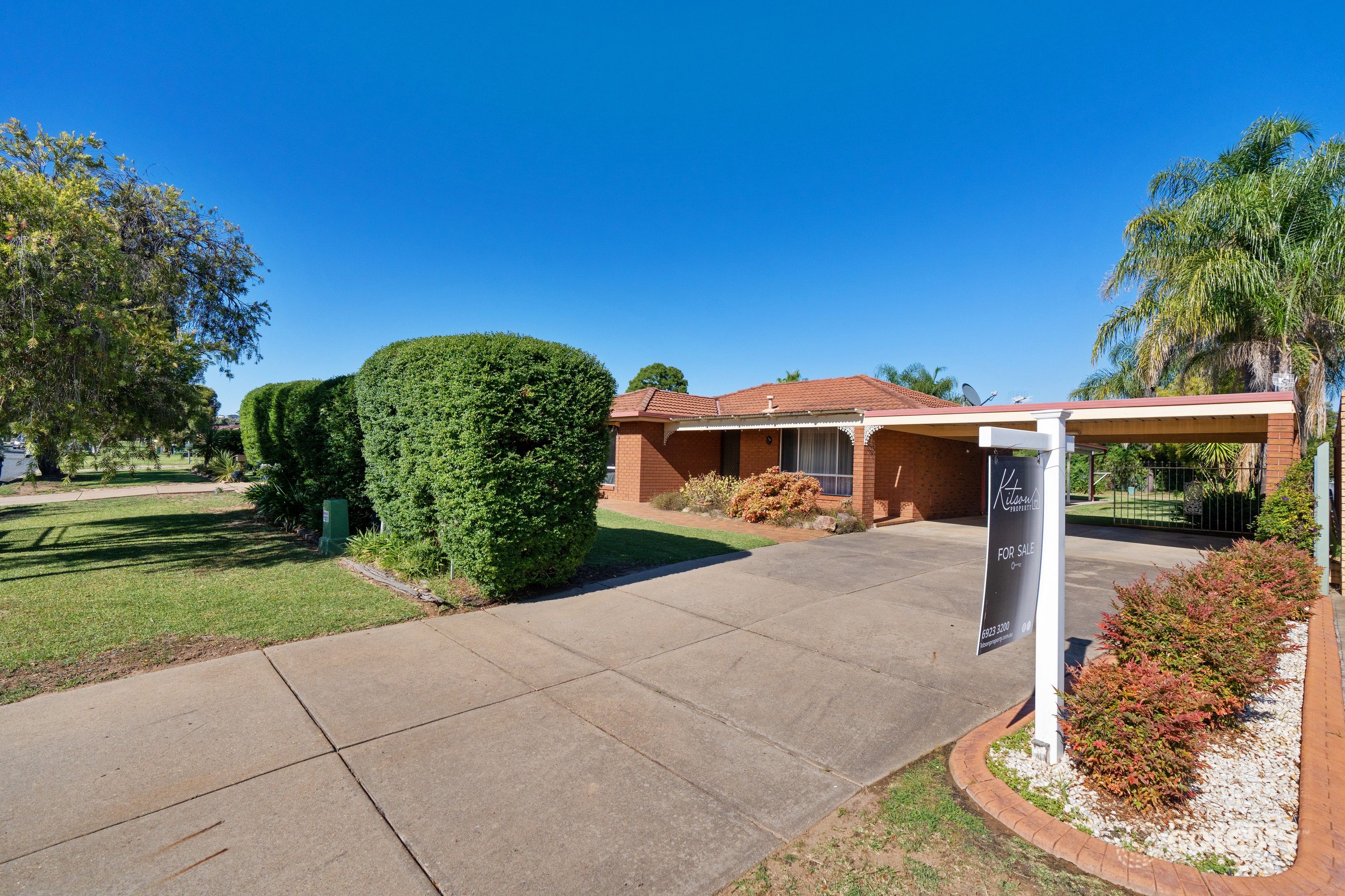 18 Naretha St, Glenfield Park, NSW 2650