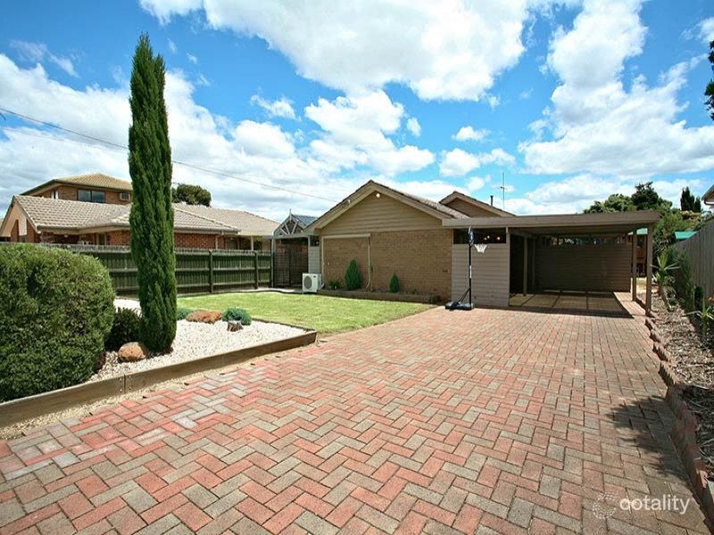 33 Lorimer St, Melton, VIC 3337