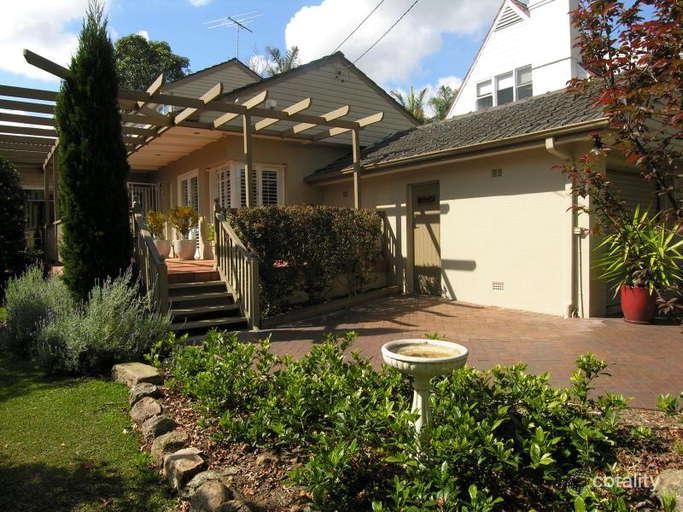 11 Benaroon Ave, St Ives, NSW 2075