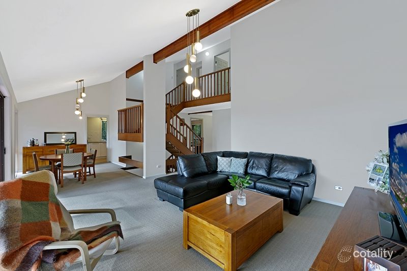 10 Cabbage Tree Ave, Avoca Beach, NSW 2251