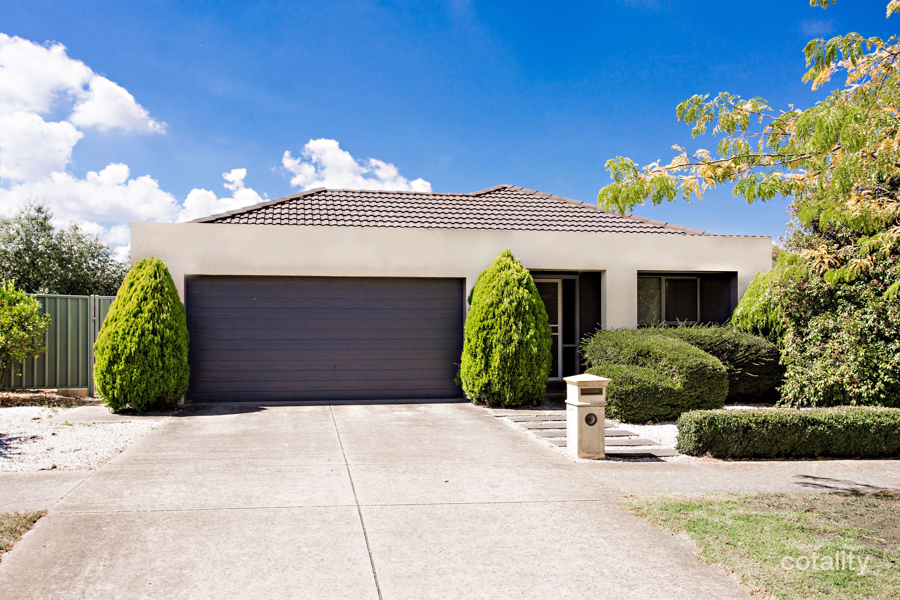 73 Faversham Ave, Lake Gardens, VIC 3355
