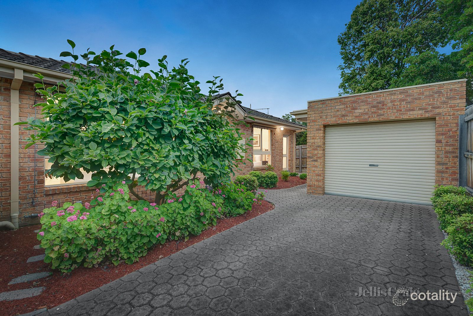 2/10 Wahroongaa Rd, Murrumbeena, VIC 3163