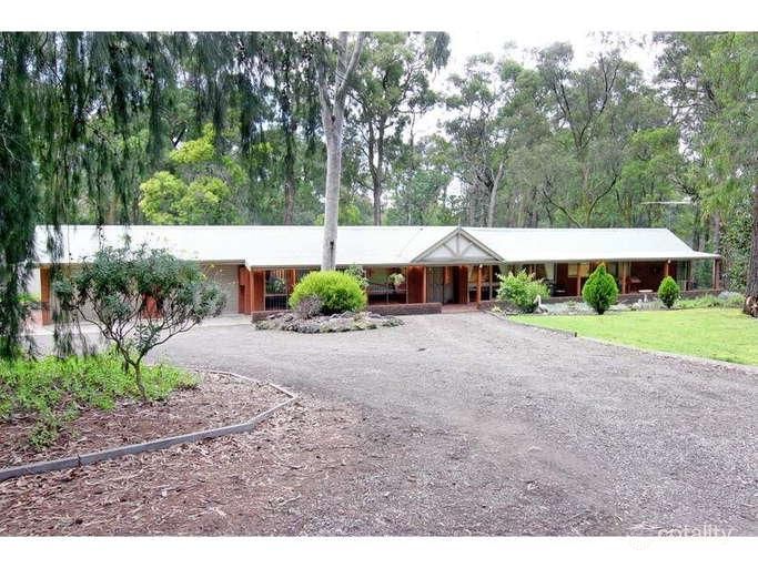 4 Toora Cres, Badger Creek, VIC 3777