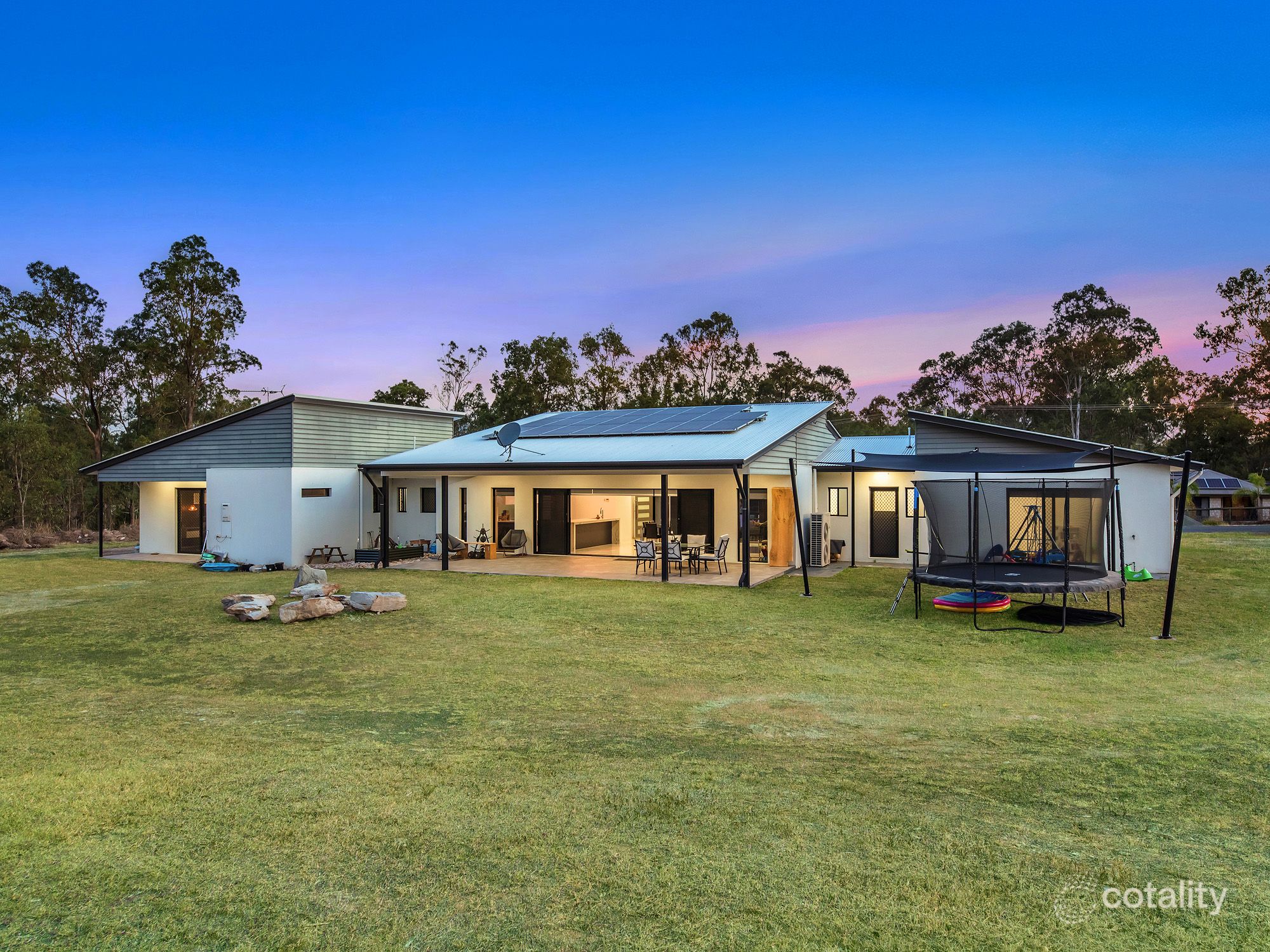 8-12 Endeavour St, Barellan Point, QLD 4306