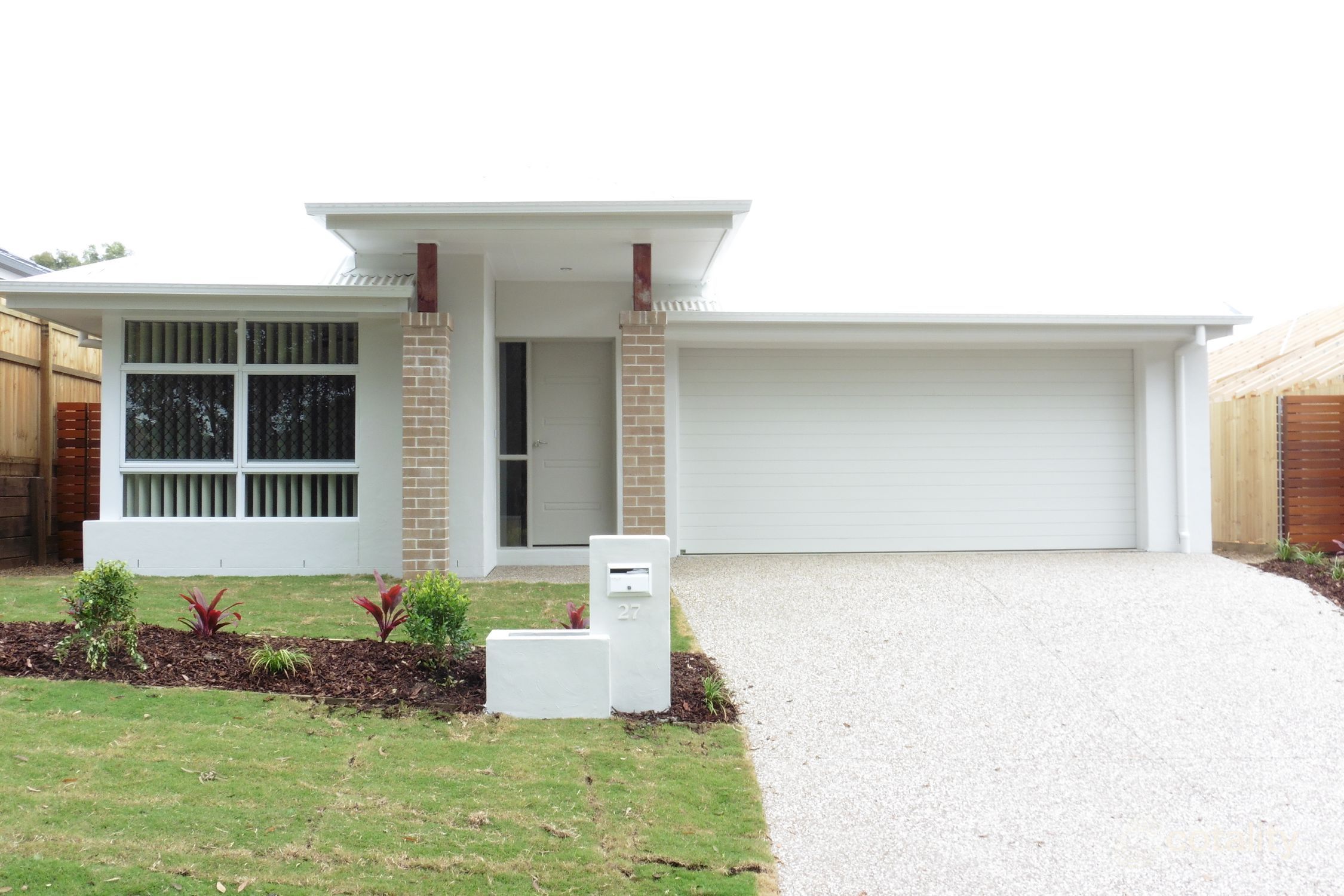 27 Burbank Rd, Birkdale, QLD 4159