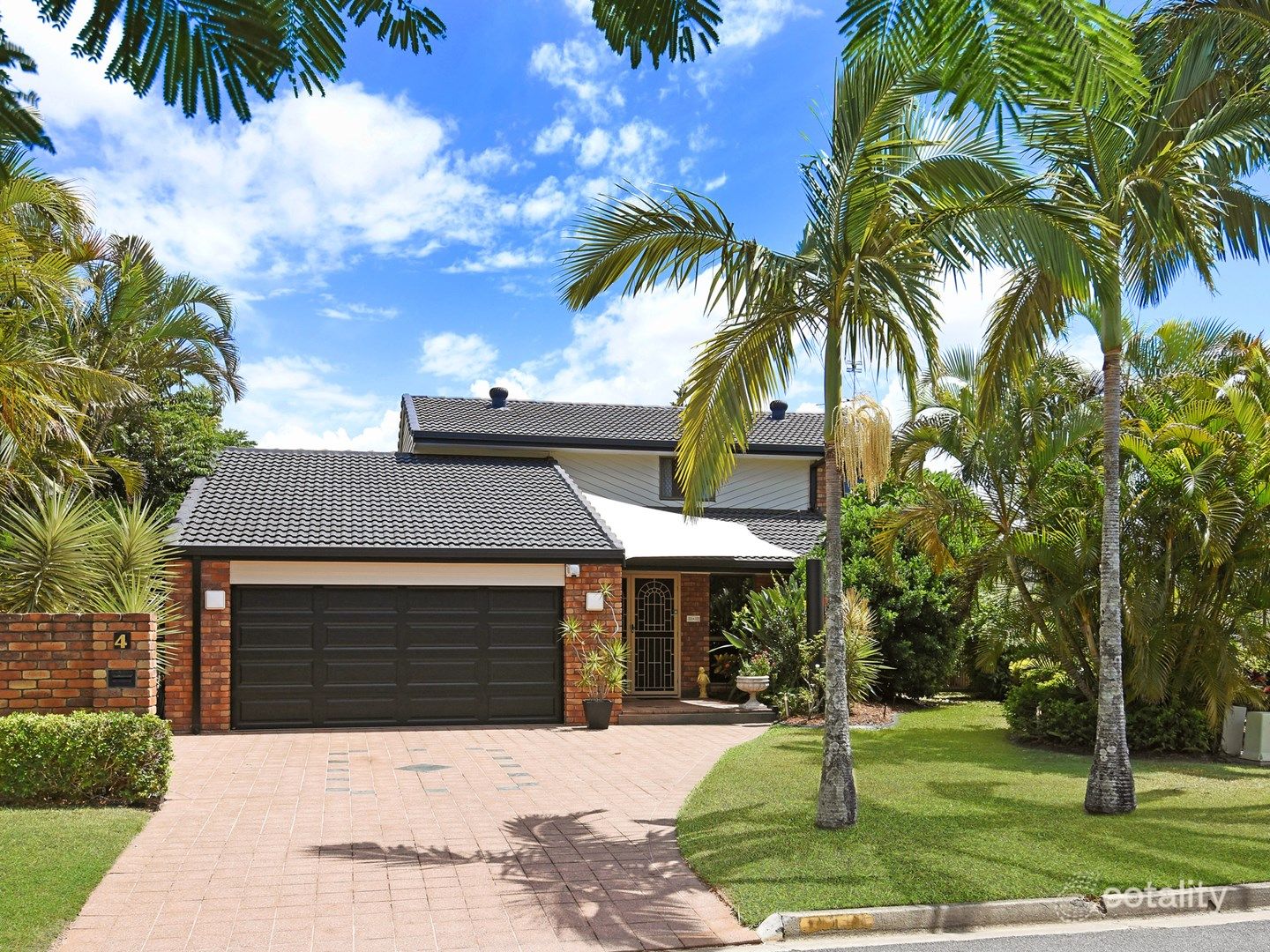 4 Aran Ct, Bundall, QLD 4217