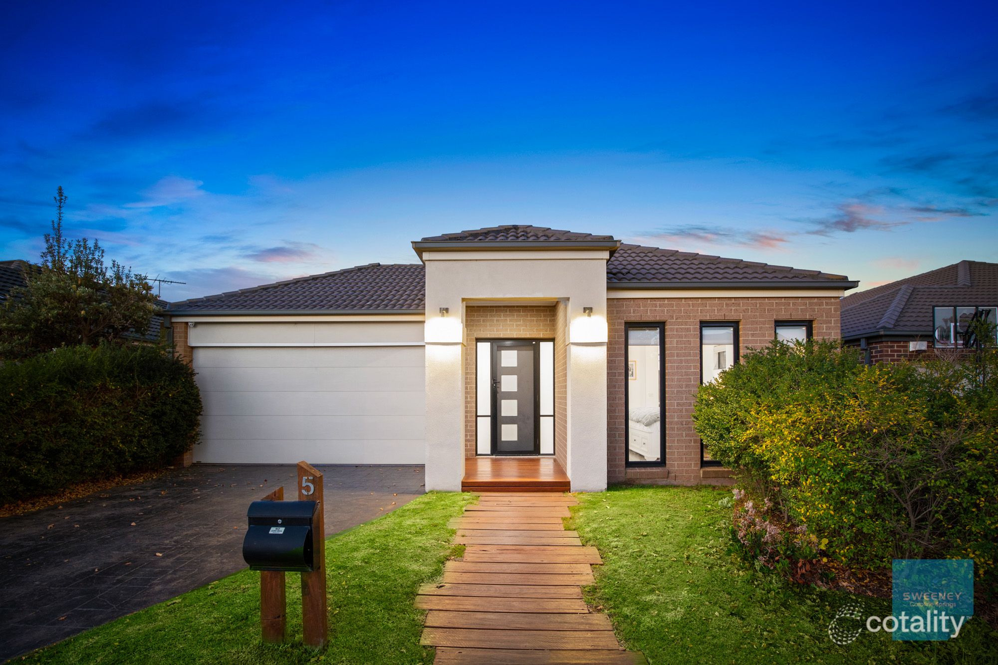 5 Cobaw Cct, Caroline Springs, VIC 3023