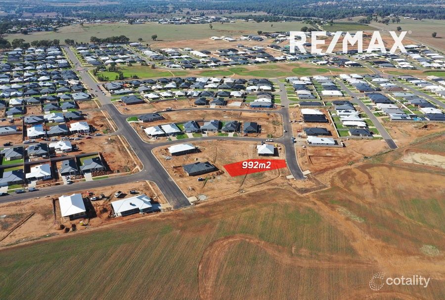 26 Morris Cres, Gobbagombalin, NSW 2650