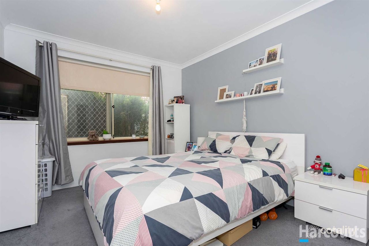 6 Dorneywood Way, Landsdale, WA 6065