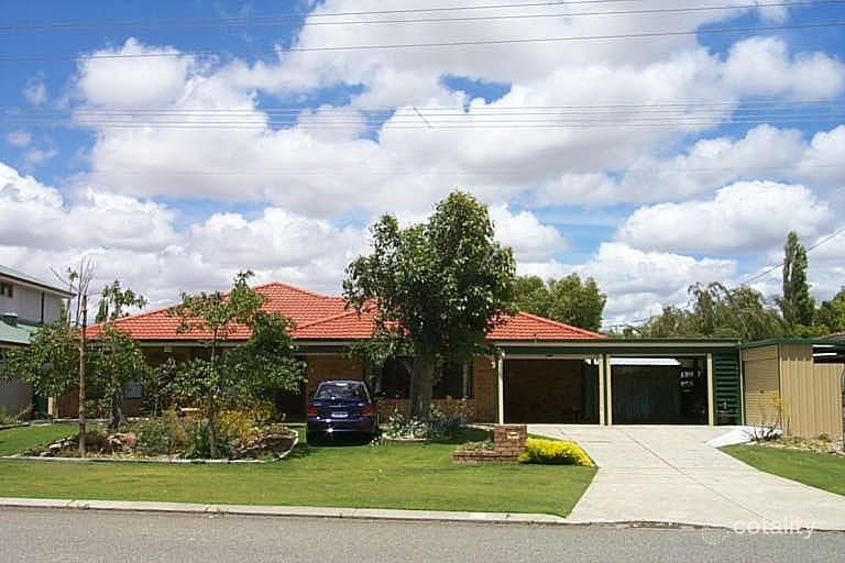 3 Bishop Cl, Seville Grove, WA 6112