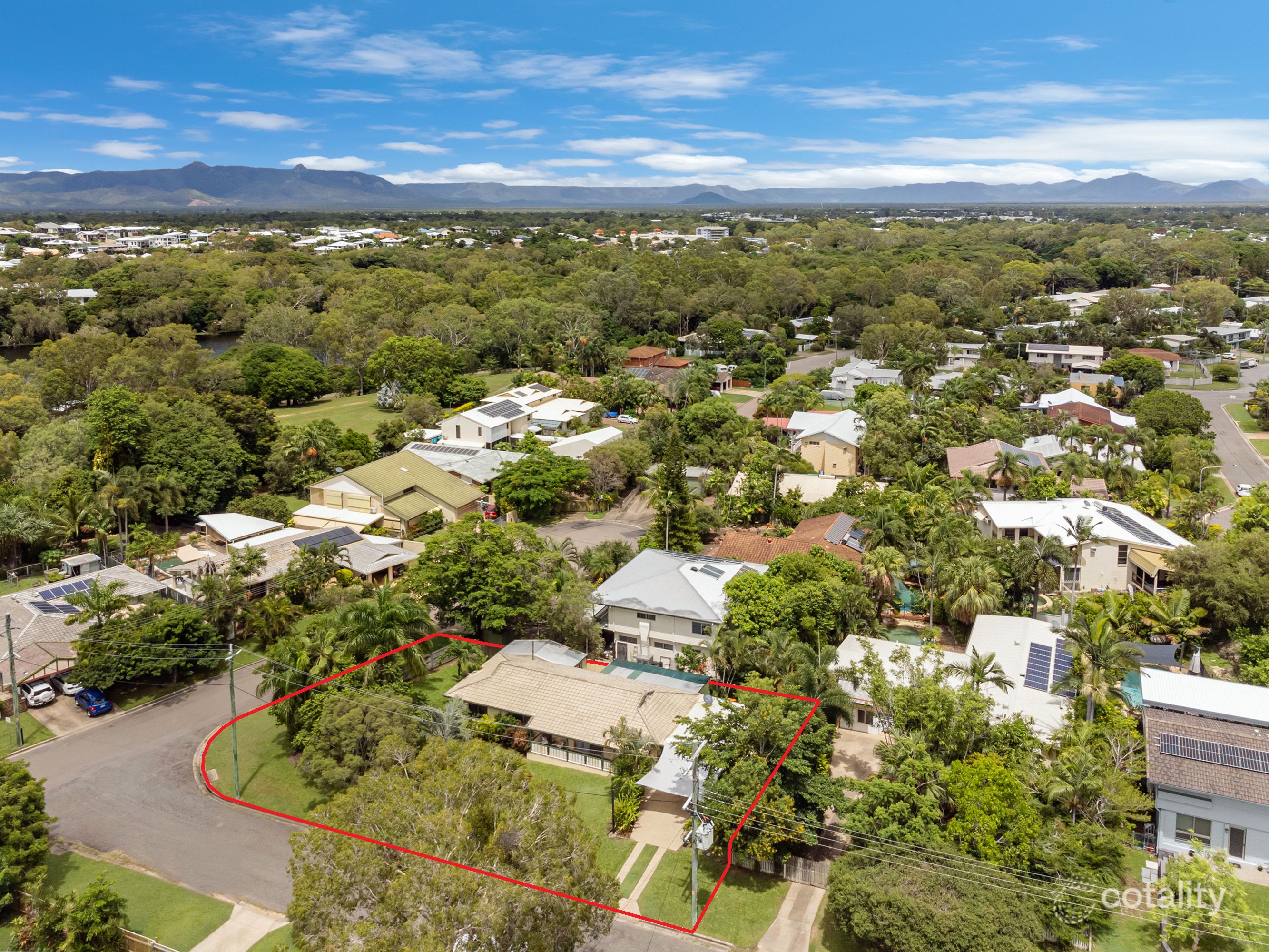 25 Nowland Ave, Cranbrook, QLD 4814