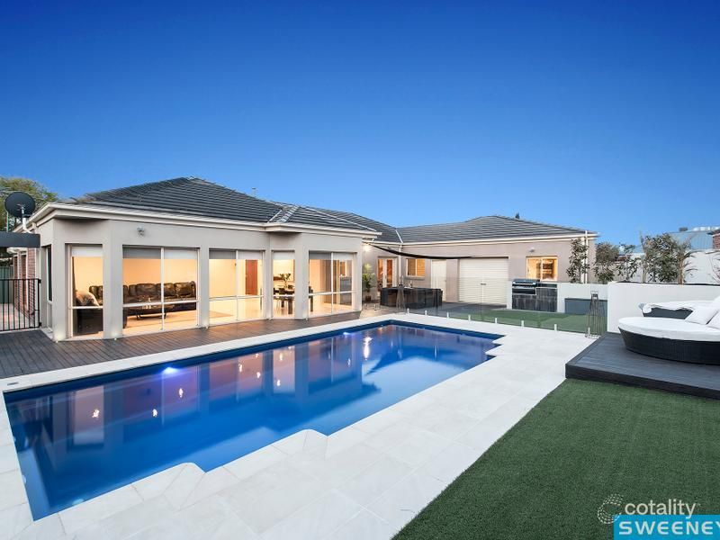 5 Sidney Pl, Caroline Springs, VIC 3023