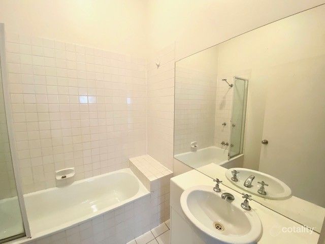 10/18 Dicks Pl, West Melbourne, VIC 3003