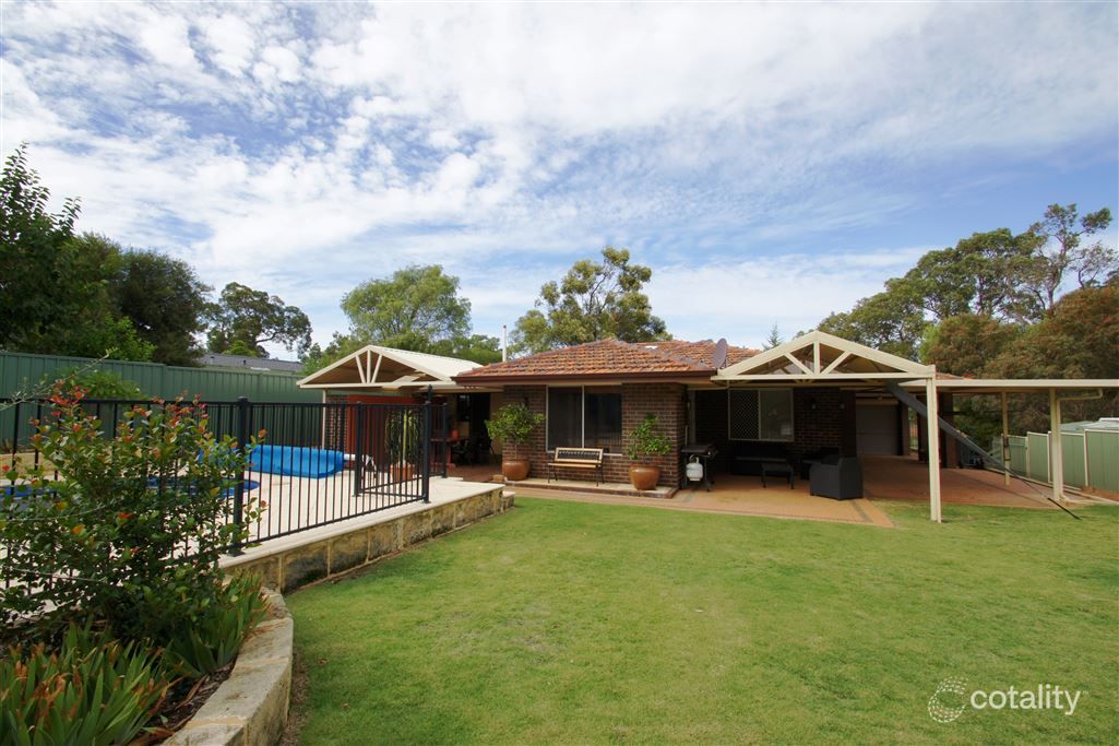 70 Glyde Rd, Lesmurdie, WA 6076