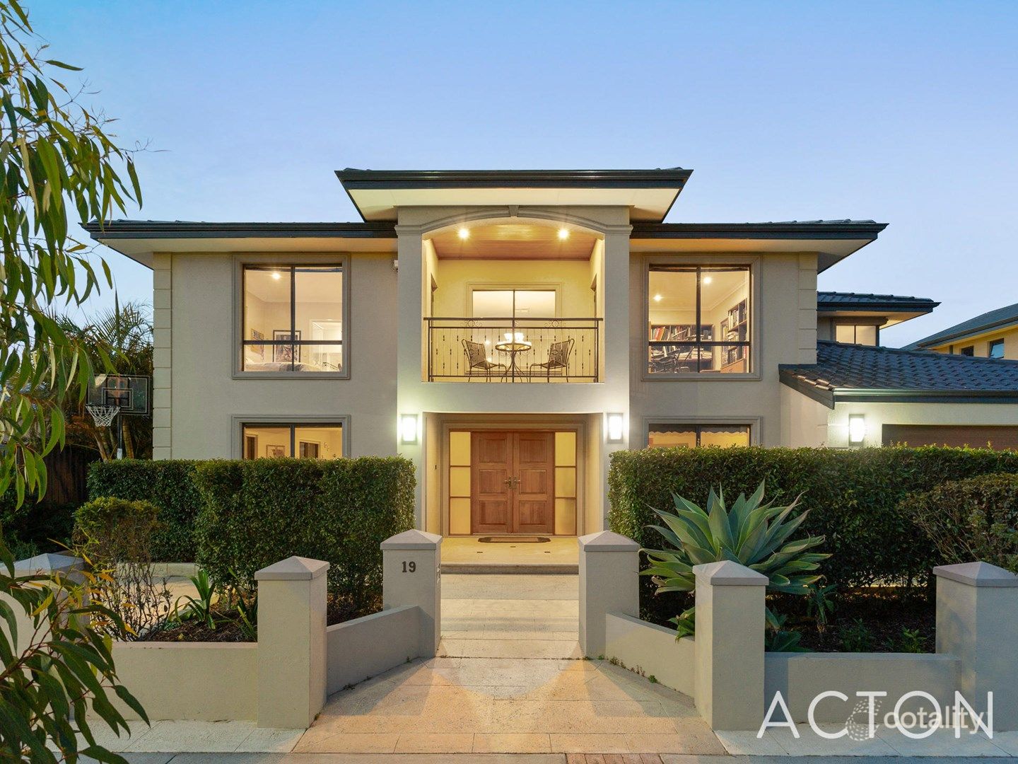 19 Willow Bank Ent, Gwelup, WA 6018