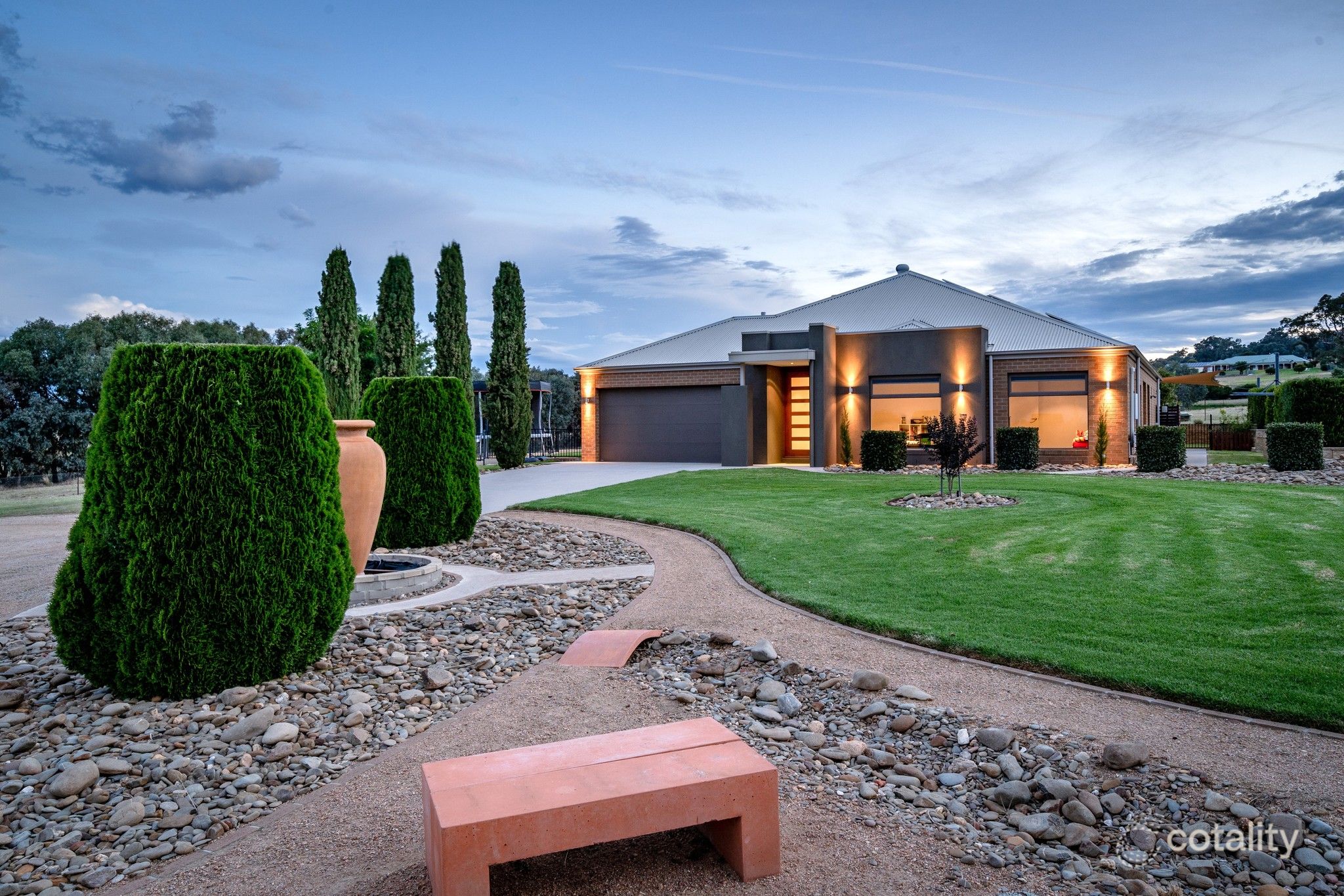 28 Samantha Ct, Table Top, NSW 2640