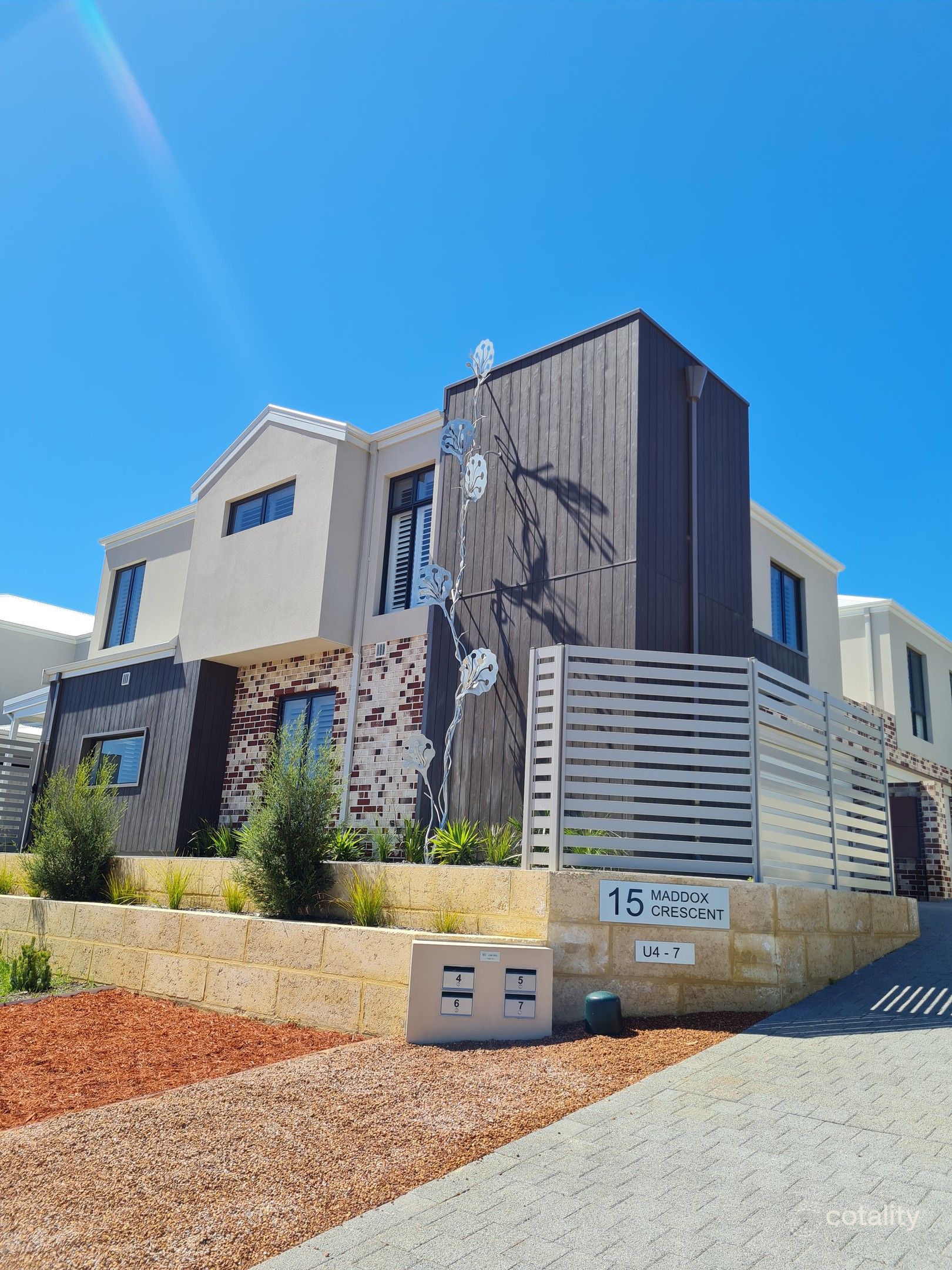 15 Maddox Cres, Melville, WA 6156