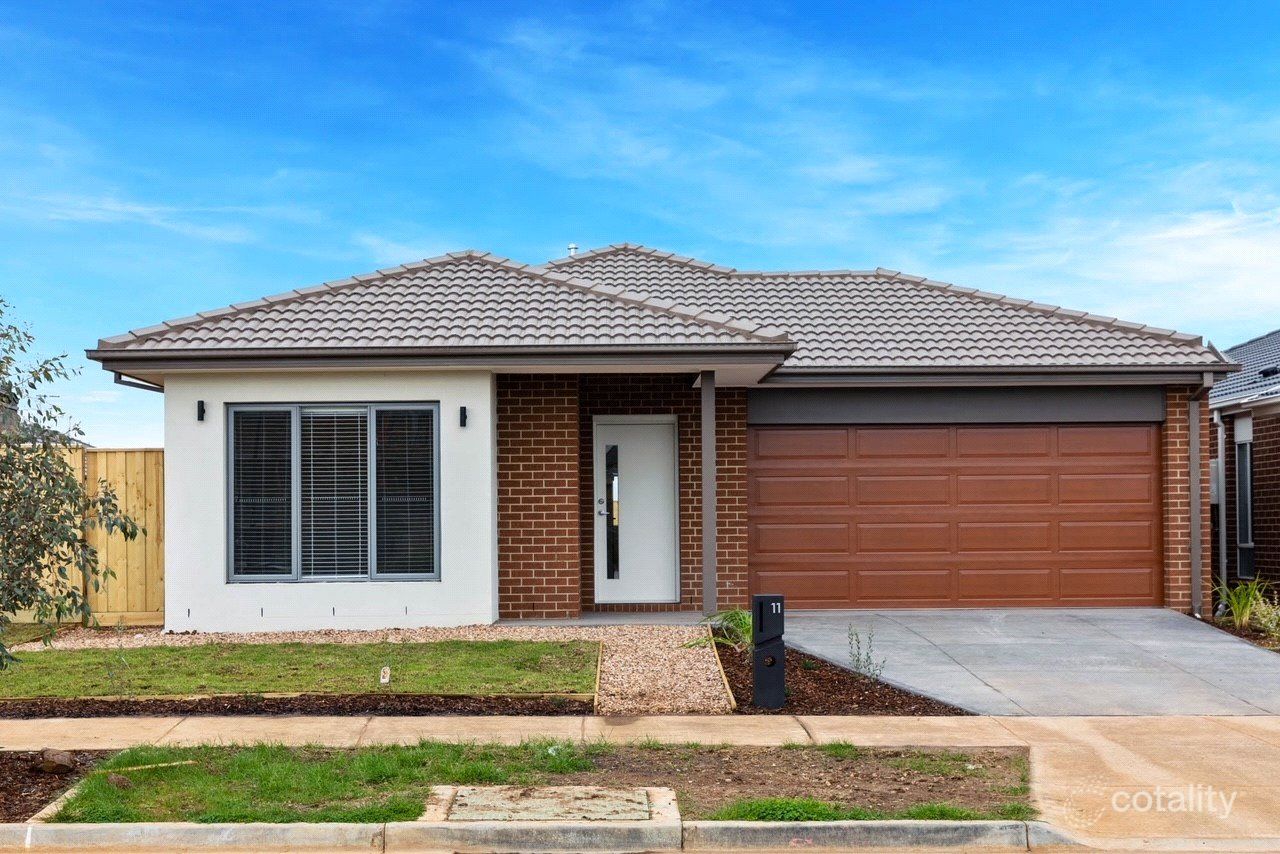 11 Carfin Cct, Thornhill Park, VIC 3335
