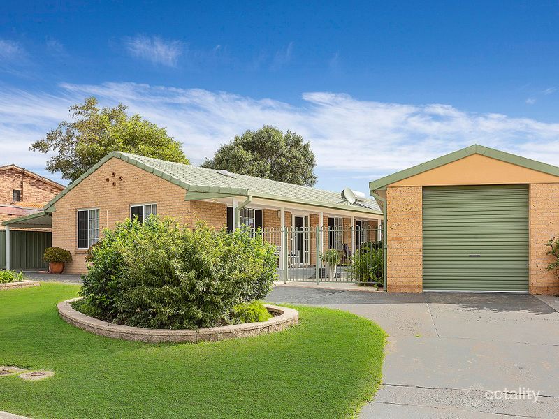 42 Tarra Cres, Oak Flats, NSW 2529