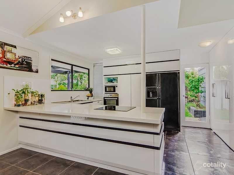 18 Kallaroo Cres, Ashmore, QLD 4214