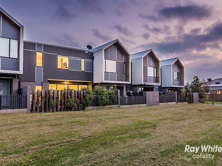 12 Windward Lane, Cranbourne West, VIC 3977