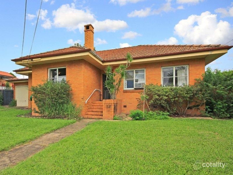 37 Crutchley St, Fairfield, QLD 4103