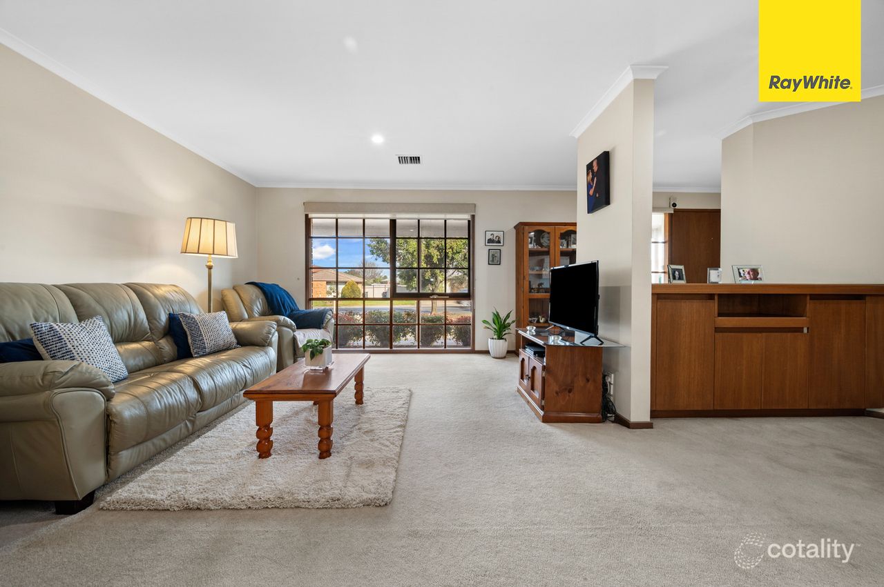 30 Black Dog Dr, Brookfield, VIC 3338
