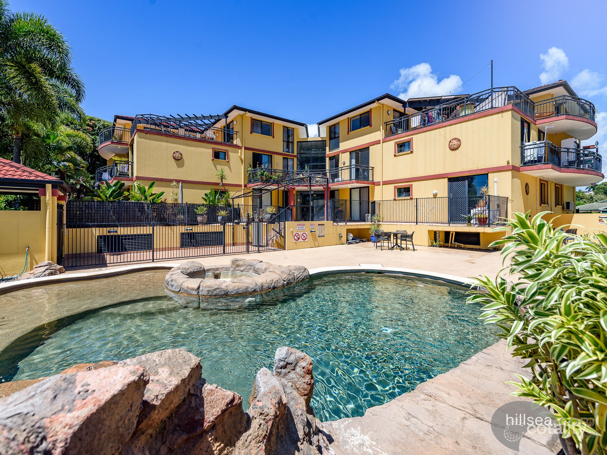 4/10-12 Bath St, Labrador, QLD 4215