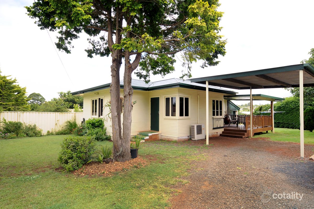 813 Ruthven St, Kearneys Spring, QLD 4350
