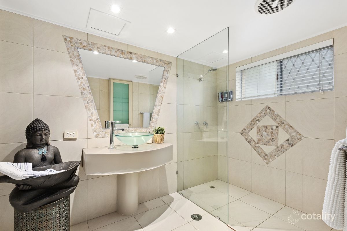 4/2 Nagel Ave, Miami, QLD 4220