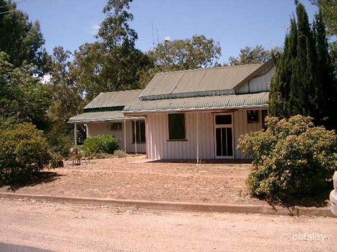 18 North St, Eugowra, NSW 2806