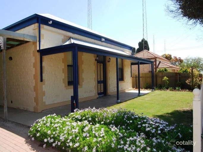 4 Clara St, Wallaroo, SA 5556