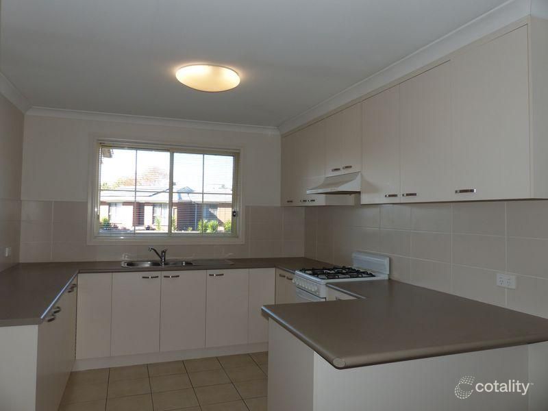 2/144 Hotham Cct, Thurgoona, NSW 2640