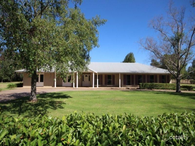 298 Mitchell Rd, Lake Albert, NSW 2650